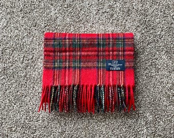BALLANTRAE Edinburgh Fringed Scarf - 100% Lambswool Plaid Scarf - Made in Scotland - Tartan - Red Black - FREE Shipping