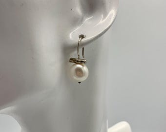 SINGLE Silpada Bright Side Earring - Stamped Sterling Silver China - Genuine Pearl - W2958 - Replacement Jewellery - 4 Dollars SHIPPING
