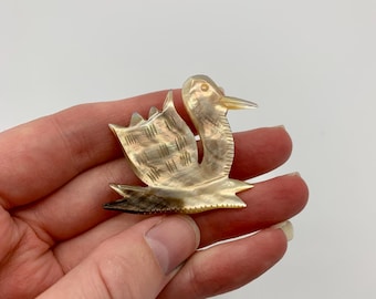 Vintage Hand Carved Brown and White Mother of Pearl/Shell Pelican Stylized Bird Brooch - Charming MOP Bird Design - FREE SHIPPING