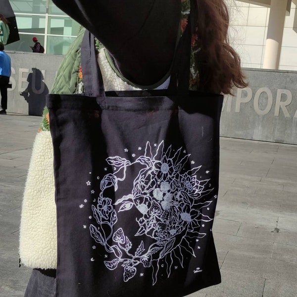 Drawn Cloud Pattern Print Leather Tote Bag