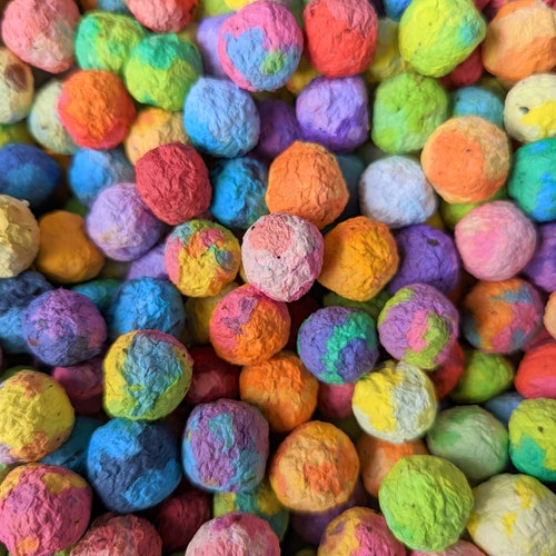 40 Wildflower Seed bombs / Seed Ball, Plantable Paper, Rainbow Mix, eco friendly, recycled table decorations