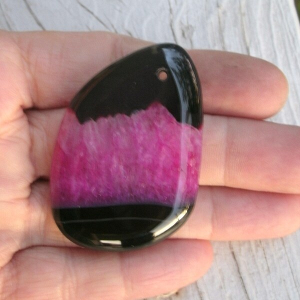 Druzy Agate Pendant Bead, pendant stones supply, rocks and minerals, polished, drilled, DIY jewelry, black, hot pink druzy, crystal healing