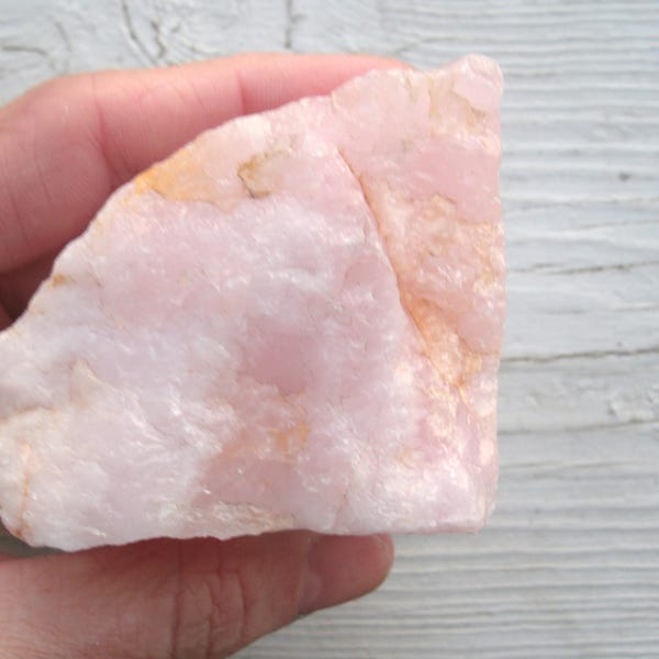 Cuarzo rosa pedazo de cristal crudo, 298g (10,8 oz.), pantalla muestra, regalo, fuente de la joyería, cristal curativo, amor y fertilidad, metafísica