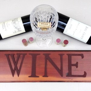 Signo de vino - Un signo de bar único - decoración de la granja - ella arrojar decoración