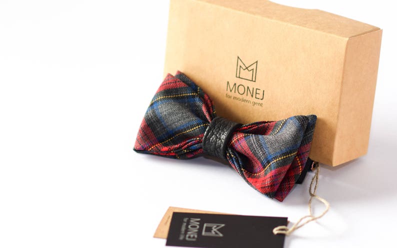 Wallace Hunting Red Tartan Bow Tie main image 0