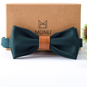 Hunter Green Bow Tie for Men, Wool and Leather Bow Tie, Pre Tied Bow Tie, Green Wedding Necktie for Groom / Groomsmen, Gift for Men