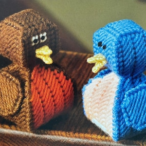 Plastic Canvas Pattern for 7 Count Canvas Adorable Blue Bird and Robin Sit Arounds Spring Summer Paper Weight