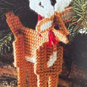Plastic Canvas Pattern for 7 Count Canvas Santa&#39;s Helper Reindeer Ornament Christmas