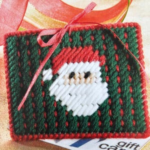 Plastic Canvas Pattern for 7 Count Canvas Santa Gift Card Holder Christmas