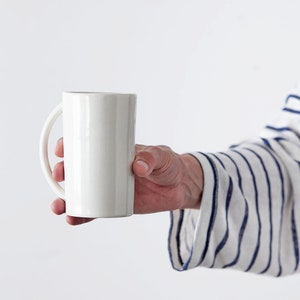 Ensemble de tasses à café en céramique blanche de 2, ensemble de tasses à café en poterie faites à la main, tasses à thé minimalistes élégantes, ensemble de tasses Americano, cadeau d'amoureux du café White