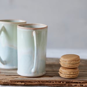 Ensemble de tasses à café en céramique blanche de 2, ensemble de tasses à café en poterie faites à la main, tasses à thé minimalistes élégantes, ensemble de tasses Americano, cadeau d'amoureux du café Green Stone-Gray