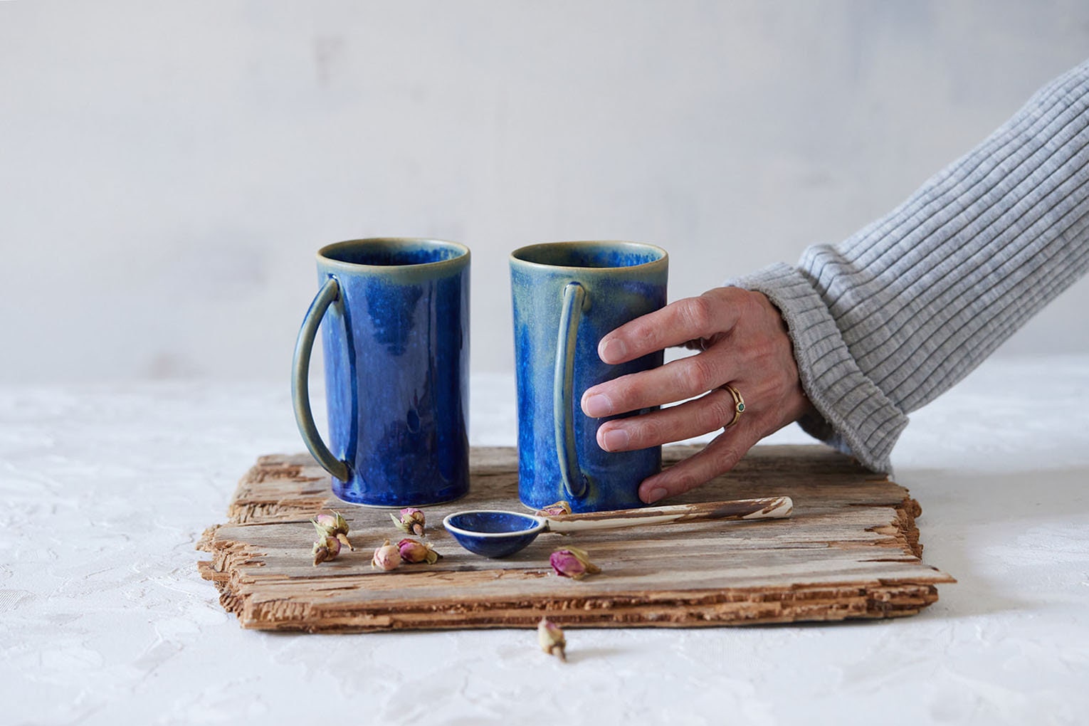 Tall Glazed Ceramic Mug with Matching Spoon - A Classic and Elegant Ch