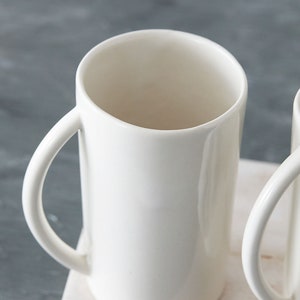 Ensemble de tasses à café en céramique blanche de 2, ensemble de tasses à café en poterie faites à la main, tasses à thé minimalistes élégantes, ensemble de tasses Americano, cadeau d'amoureux du café image 3