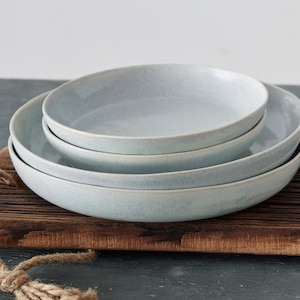 Platos de cerámica para primer plato y plato principal, juego de vajilla de cerámica de DOS, platos de cena hechos a mano, regalo de boda de cerámica gris piedra o blanca