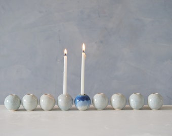 Hanukkah Modern Ceramic Menorah, Chanukah juive, Cadeau juif contemporain, Modern Judaica Menorah, Chanukah Gift, Hanukkiah fabriqué en Israël