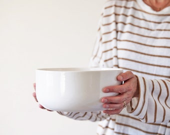 Grand bol de service à salade blanc fabriqué à la main en grès, bol de service en poterie profonde, bol de service en céramique, bol de service à soupe en vaisselle