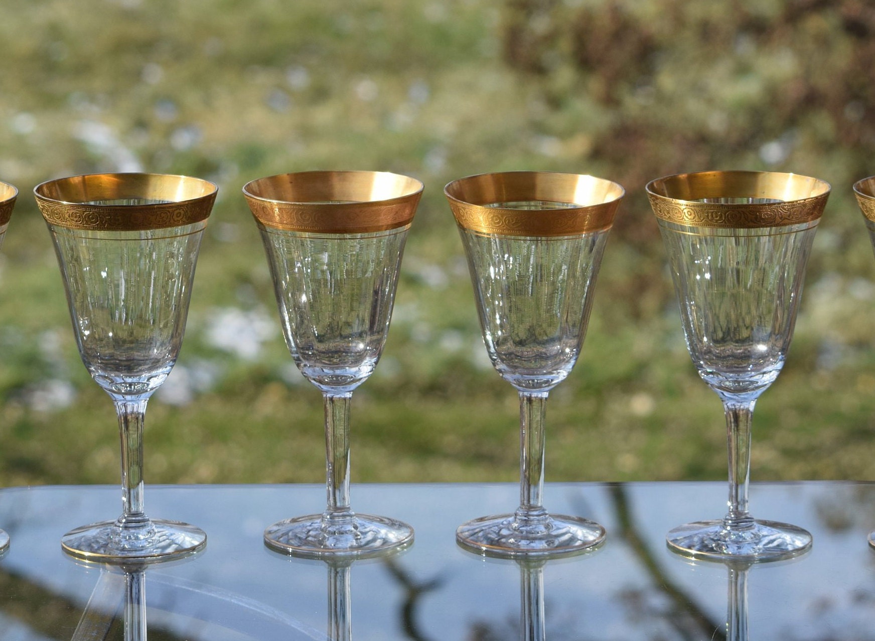 gold wine glasses