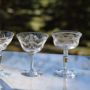 4 Vintage Etched Cocktail Martini Glasses, Set of 4 Mis-Matched - Mixed Cocktail  glasses, Vintage Champagne Glasses ~ Manhattan Glasses