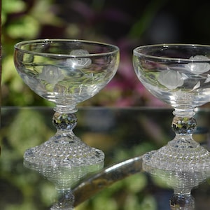 Vintage Etched Cocktail Coupe Glasses: 1950s Martini Champagne Set