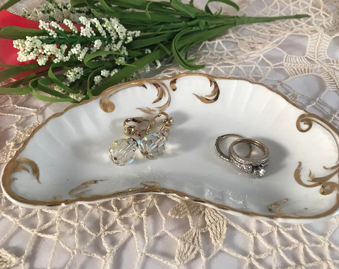 1 Vintage Porcelain Trinket Ring Dish ~ White Porcelain Necklace ~Ring Earring Watch Dish - Bridesmaid gifts, 1940's, Wedding gifts