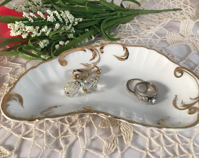 1 Vintage Porcelain Trinket Ring Dish ~ White Porcelain Necklace ~Ring Earring Watch Dish - Bridesmaid gifts, 1940's, Wedding gifts