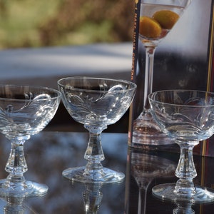 4 Vintage Etched Crystal Cocktail Glasses, Seneca, 1950's, Nick & Nora, Craft Cocktail Glasses, Etched Martini Glass Champagne Coupes image 3