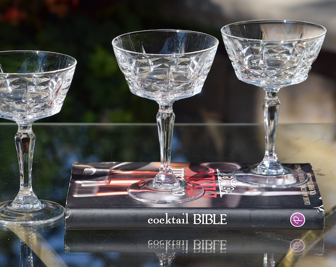 4 Vintage Pressglas Cocktail Martini-Gläser, circa 1950er Jahre, Hochzeit, die Vintage Champagner-Coupés röstet, Mixologen-Cocktailglas