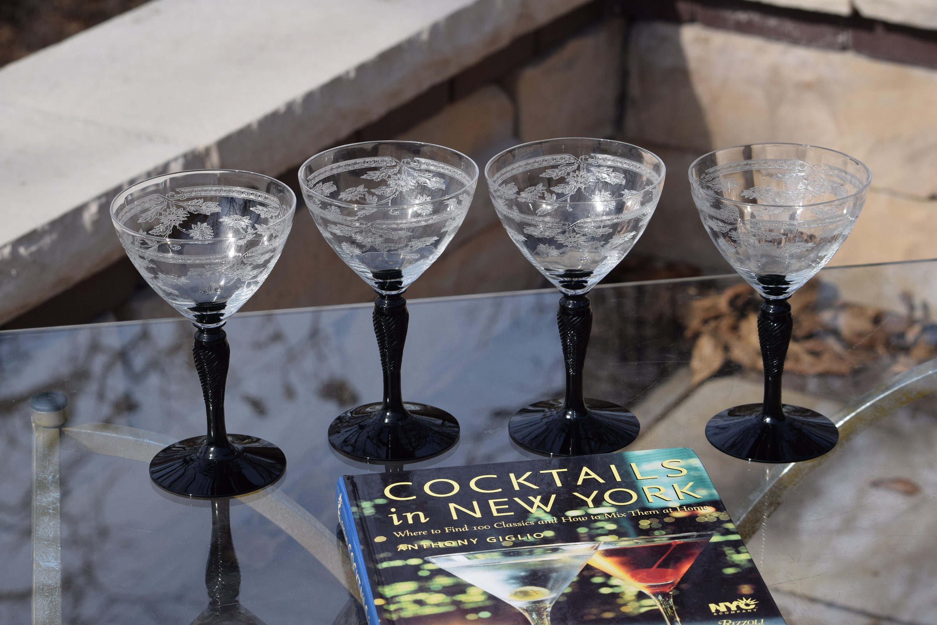 Discover cocktail glasses and how to use them
