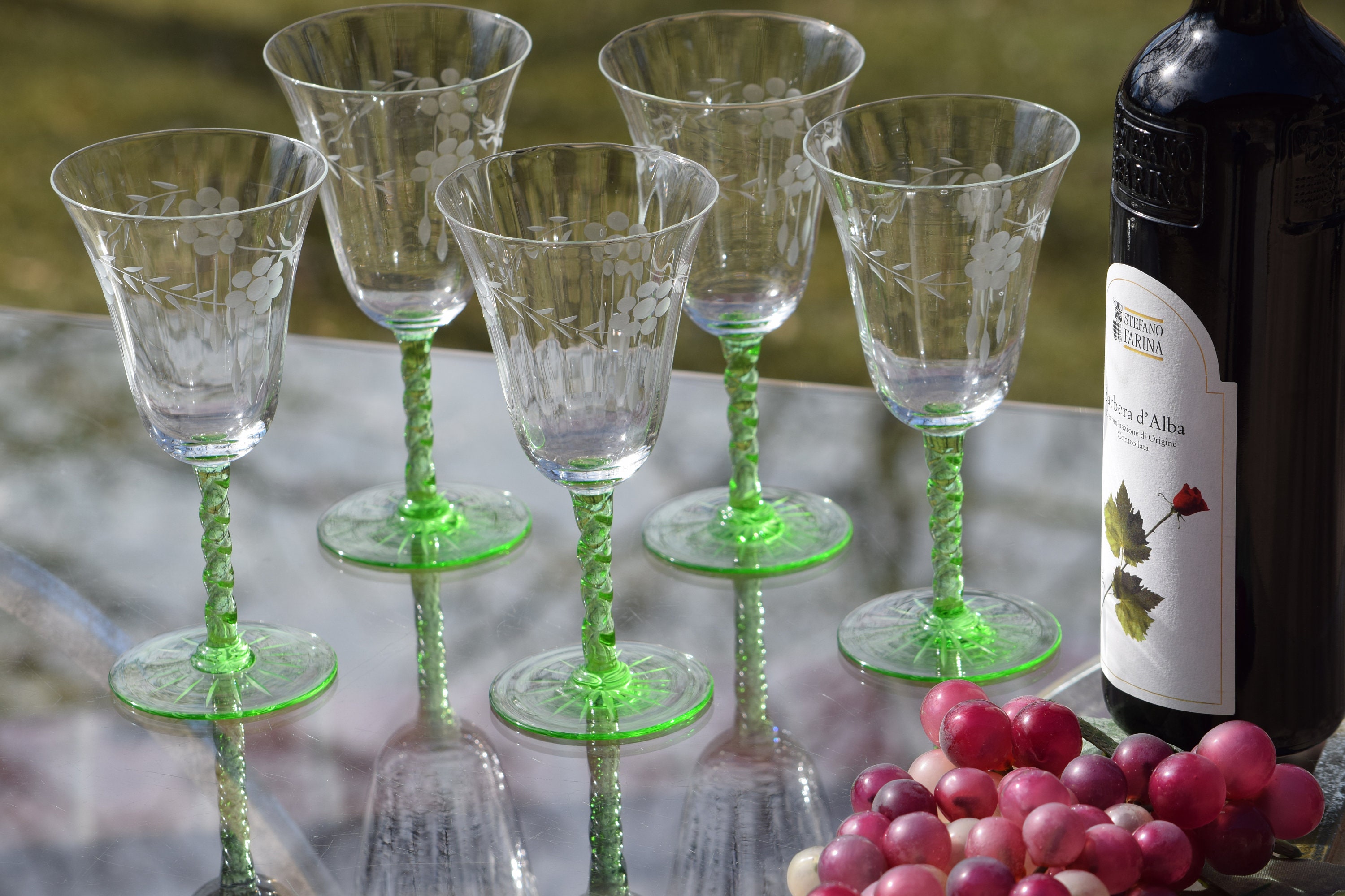 Vintage Green Stemmed Wine Glass Set Vintage Green Stemmed Wine Glass Set