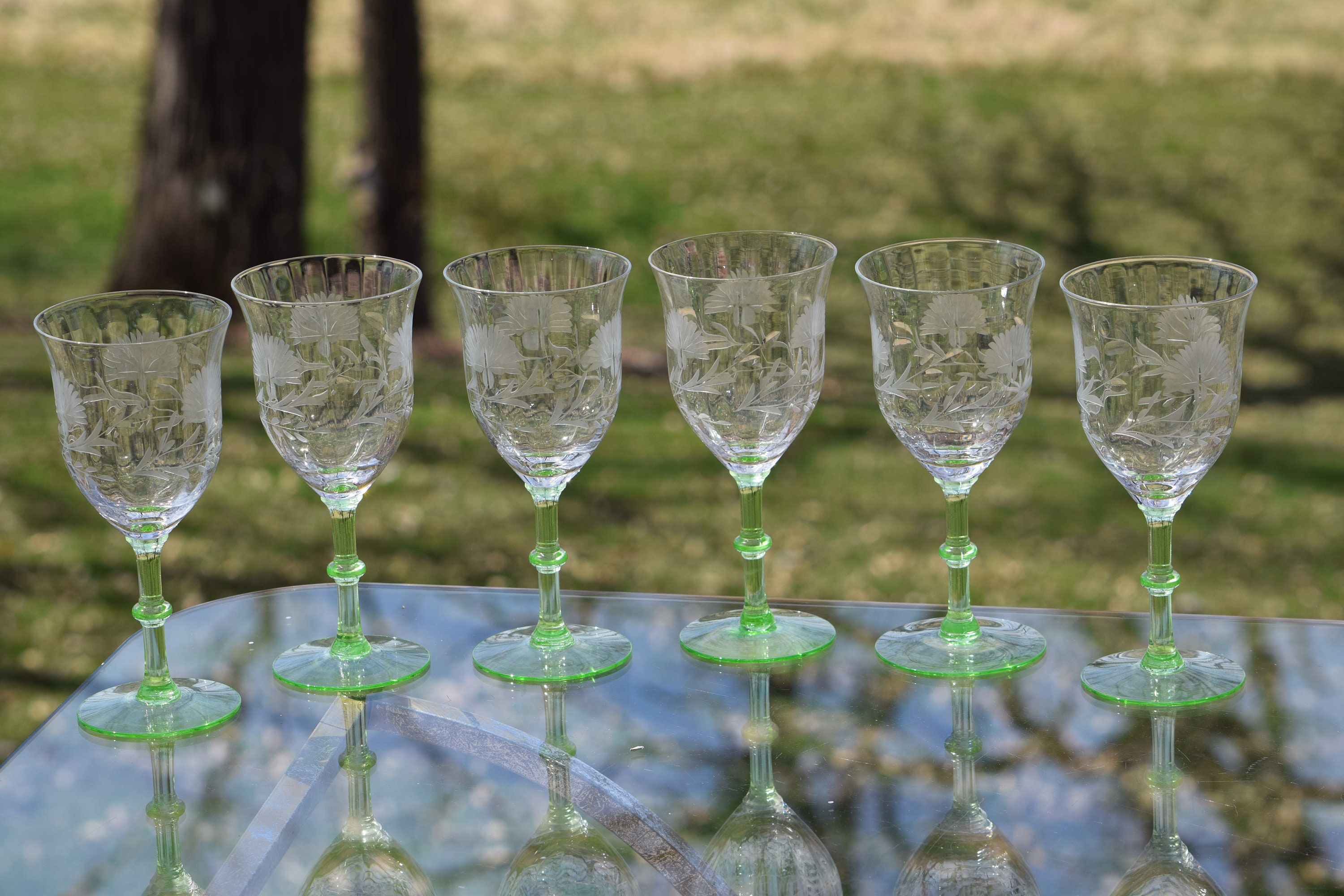 Green Crystal Wine Glass Thin Stem Elegant 8 3/4” Clear Stemmed Glassware  EUC