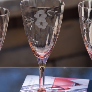 4 Vintage Etched Pink Optic Glass Wine Glasses, 1950's, Vintage Pink Depression Etched Wine Glasses, Elegant Pink Wine Glasses image 6