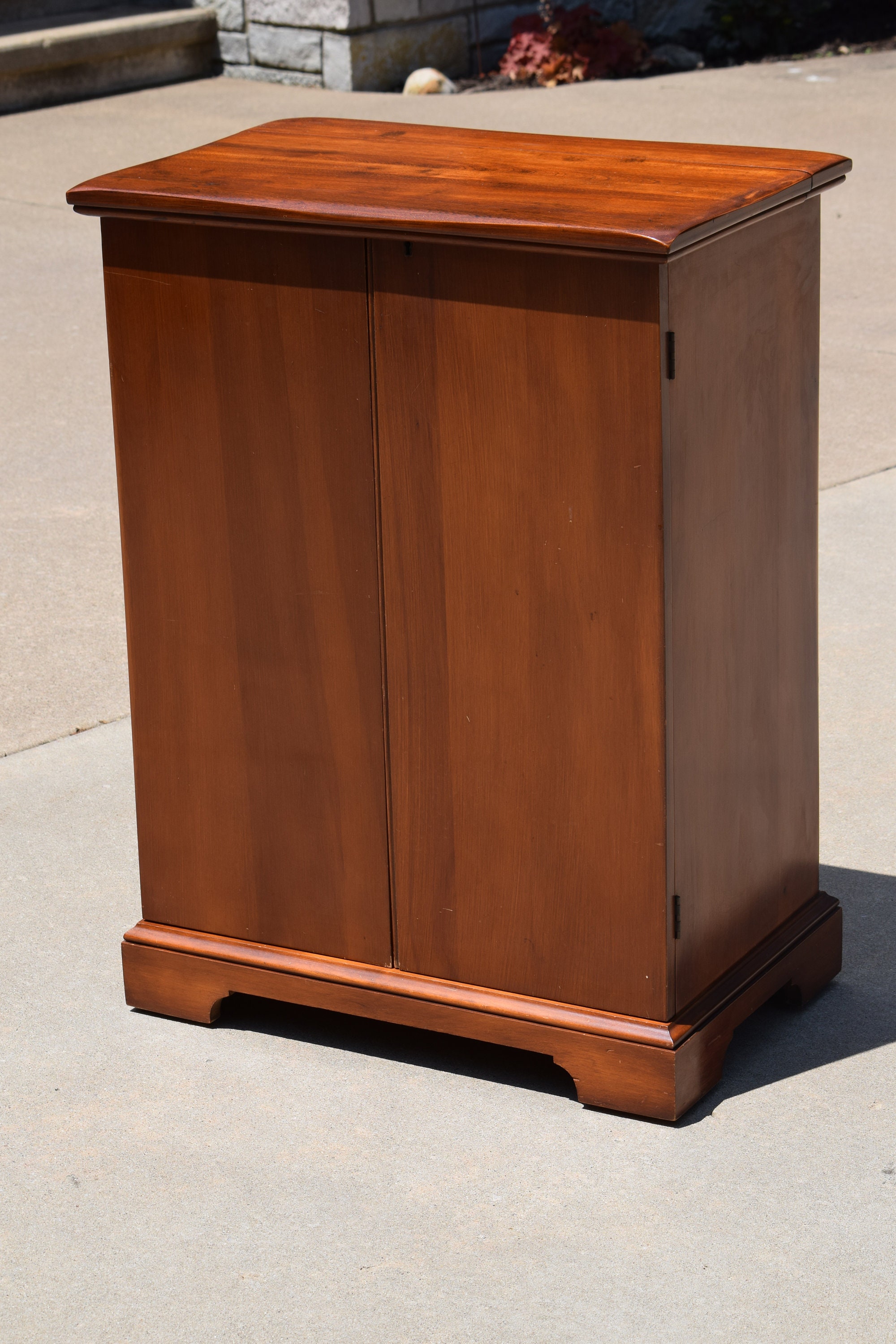 Rockola bar cabinet online