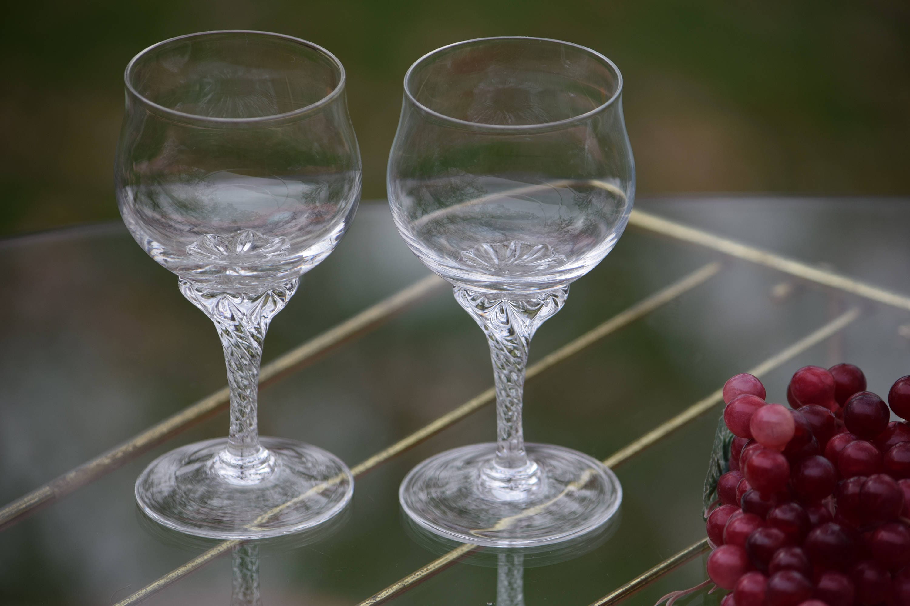 Vintage Small Wine Glasses, Set of 4, Twisted Clear Stems, Wine Tasting  Party glasses, Port Wine, Liquor Glasses