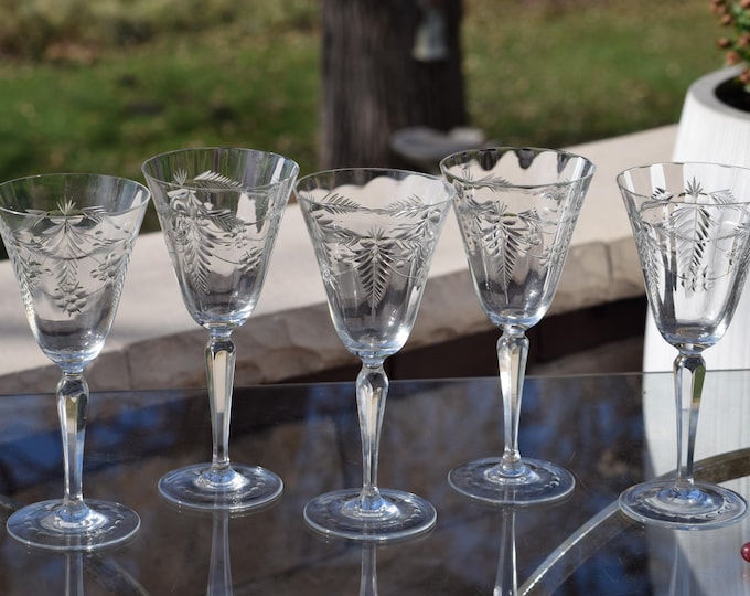 DECK THE TABLE! 5 Vintage Etched Tall Wine Glasses ~ Water Goblets,  1950's Etched Wine Glass, 10 oz Wine Glasses