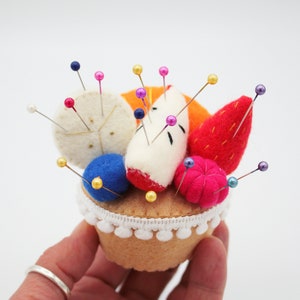 feltro cupcake pincushion, finto cuscino ago torta