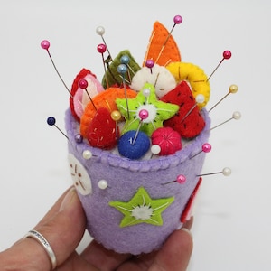 piccola tazza di frutta in feltro pincushion