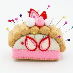 fake felt cake pincushion, felt food image 1