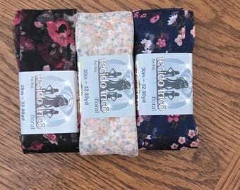 Cinta ancha tipo tul con estampado floral "Círculo Trico". Hilo para volantes de gasa.