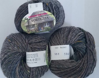Trendsetter Yarns Fortezza* Wool Blend yarn 50 gr. 135 yds!  A tweed like yarn Col # 960 Brownie Sundae