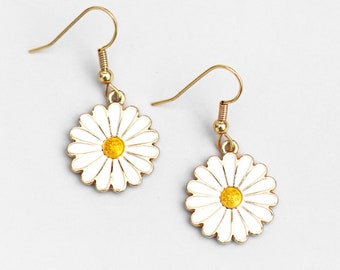 Daisy Earrings // Boho Flower Earrings // Hippie Grunge Earrings // Retro Floral Spring Summer Jewelry // Gold Plated // Hypoallergenic