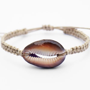 Cowrie Shell Bracelet / Large Cowry Bracelet / Ocean Bracelet / Unisex Surfer Bracelet / Boho Beach Jewelry / Natural Macrame Hemp Jewelry