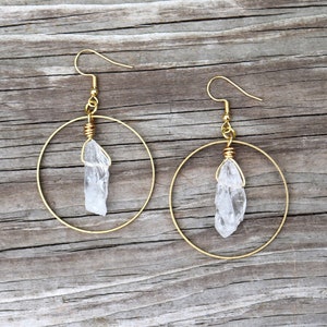 Quartz Hoop Earrings // Raw Clear Quartz Earrings // Boho Crystal Jewelry // Minimalist Brass Gemstone Earrings // Hypoallergenic