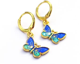 Aros Huggie de Mariposa / Aros Huggie de Mariposa Azul / Delicados Aros de Mariposa / Joyas Primaverales Coloridas y Bonitas / Esmalte + Latón Chapado en Oro