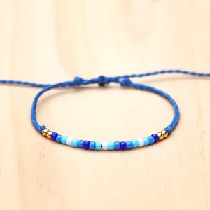 Blue Seed Bead Bracelet // Boho Minimalist Beaded Bracelet // Adjustable Waterproof Surfer Stacking Bracelet // Colorful Summer Jewelry