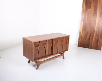 Aparador credenza Brasilia Mid Century de 48" (En stock)