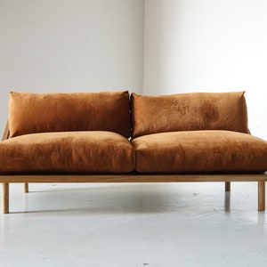 78 Mid Century Style White Oak Feather Down Sofa 画像 1