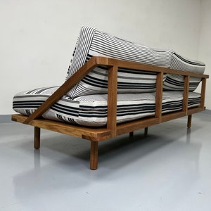 78 Mid Century Style White Oak Feather Down Sofa 画像 8