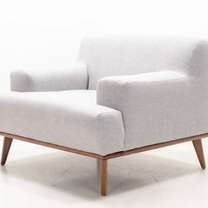 Custom Cougar Lounge Chair COM image 1