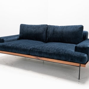 Modern Wood-Rail Sofa imagem 1