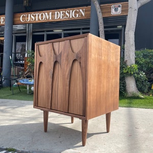 25" Mid Century Brasilia Style Vanity